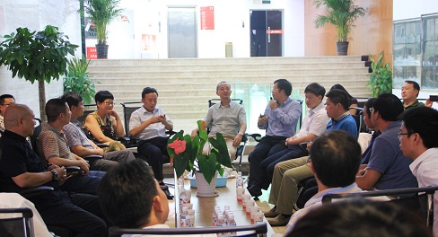 知行信成海清博士主持长沙市“创新企业家联盟跨界沙龙”